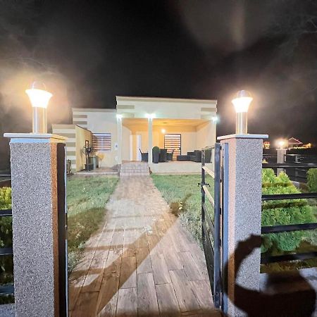 Villaversa Ulcinj Bagian luar foto