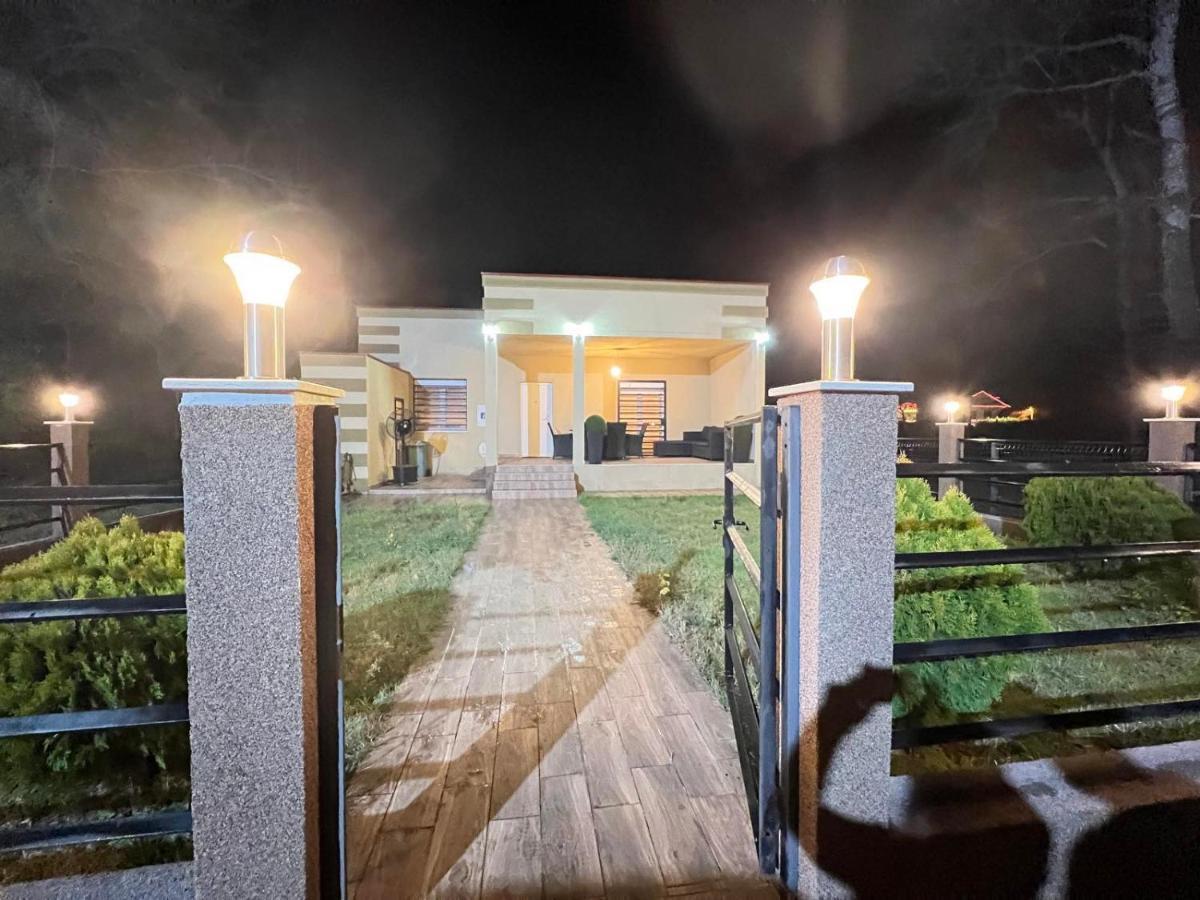Villaversa Ulcinj Bagian luar foto